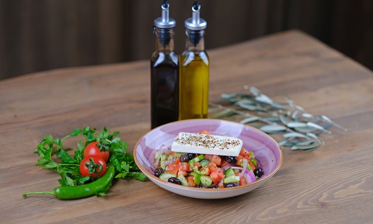 Feta Peynirli Yunan Salata